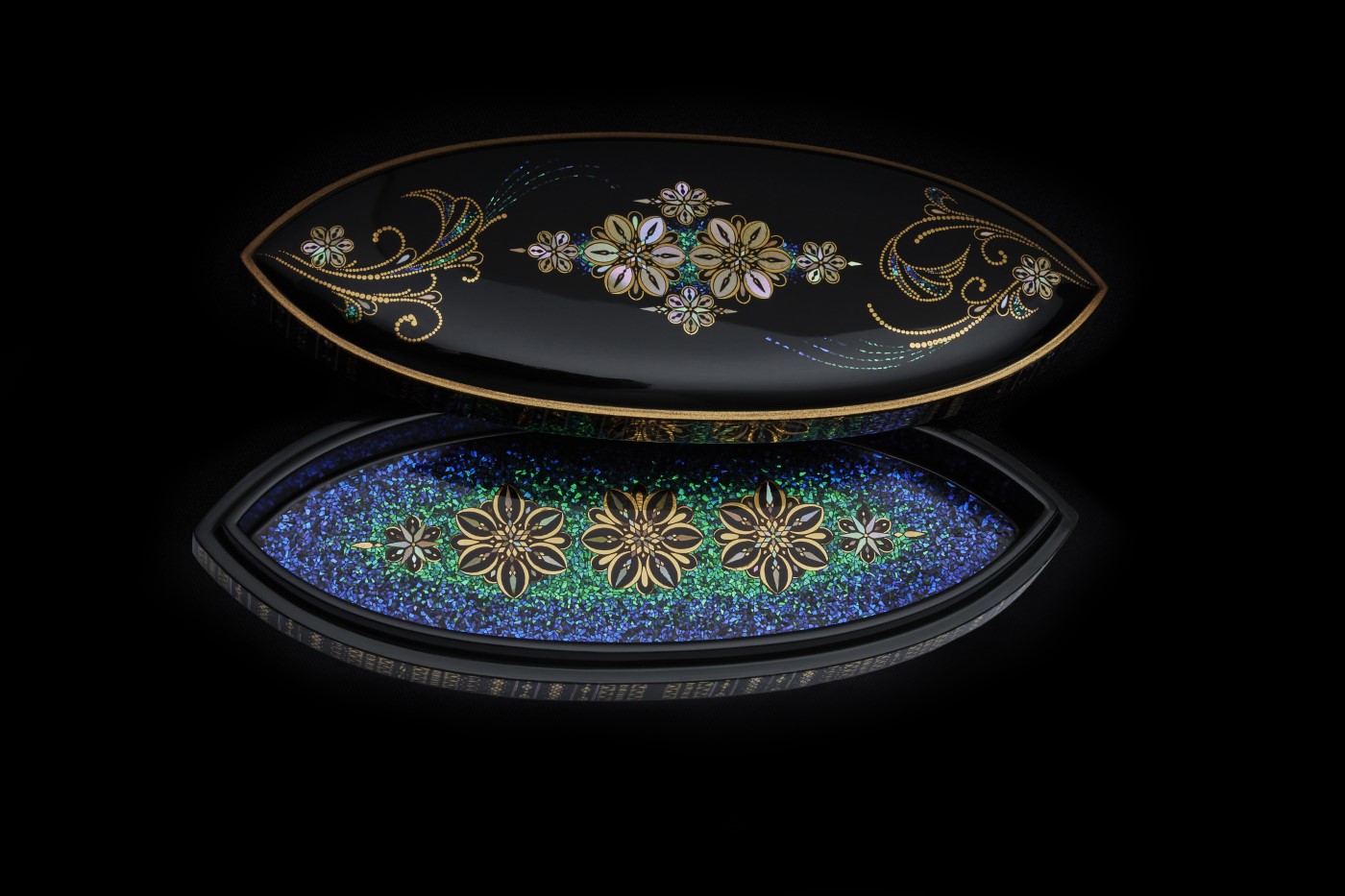 Boat Shaped Box with Design of Composite Flowers in Maki-e and Inlaid Mother-of-pearl, 